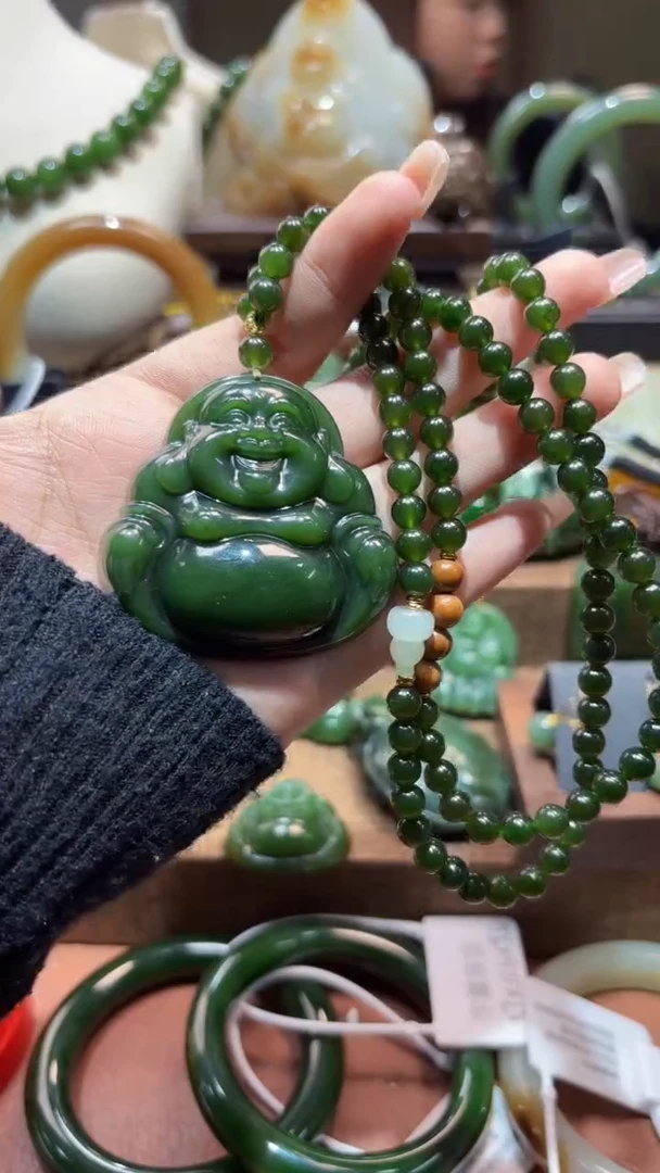 颈饰未镶嵌和田玉（碧玉）1