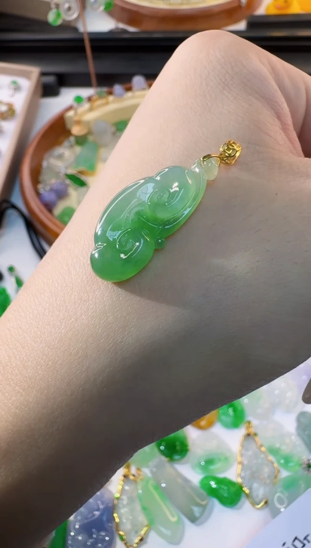 翡翠18K金镶嵌吊坠(不含链)天然缅甸A货翡翠