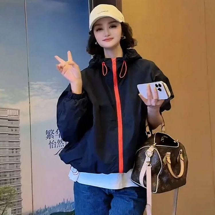 韩系简约2025春新款拼色拉链连帽冲锋衣夹克女通勤宽松版短款外套