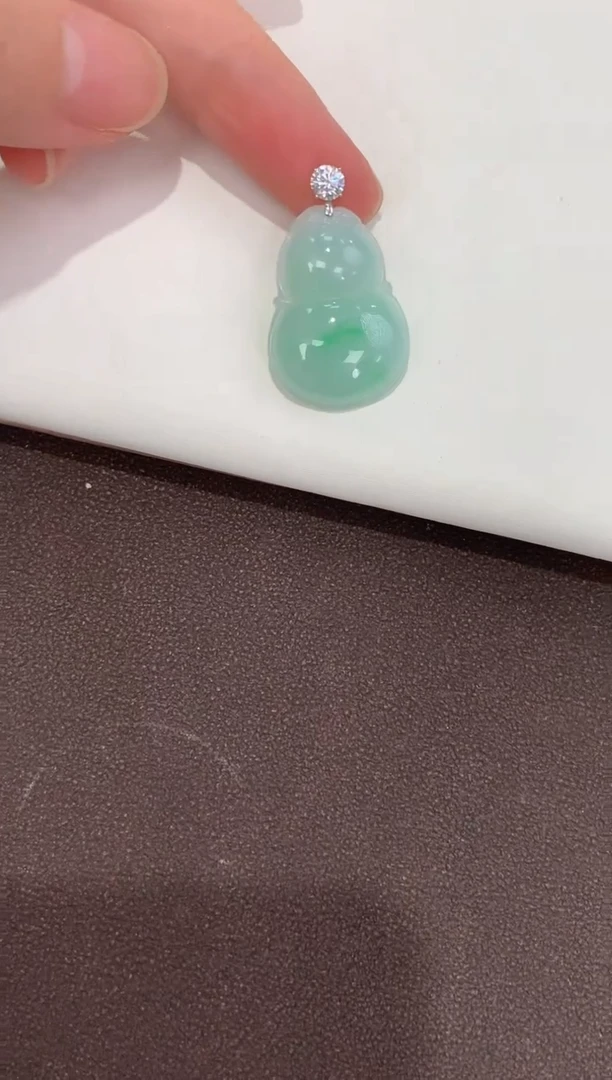 翡翠18K金镶嵌吊坠(赠链)天然缅甸A货翡翠