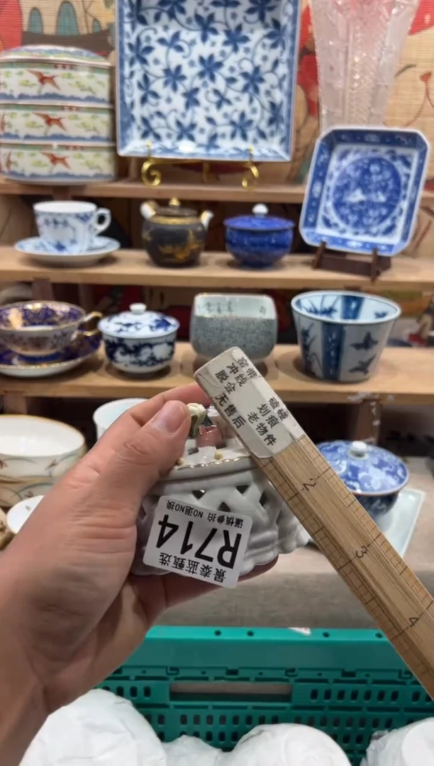 瓷片哈*兔瓷片---------R714