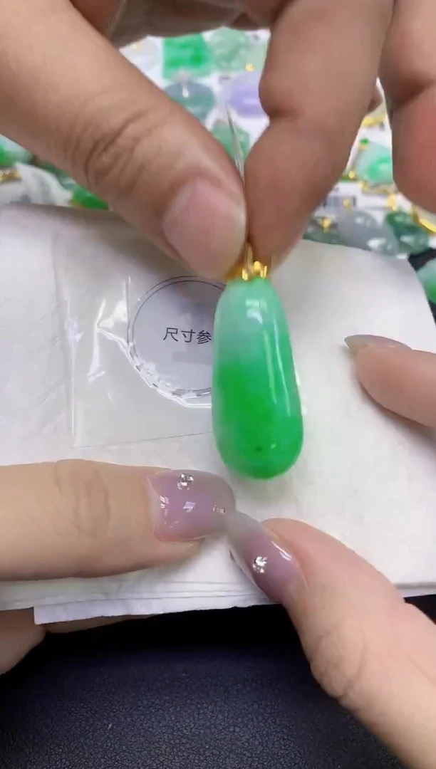 颈饰18K金镶嵌翡翠天然缅甸翡翠A货百元以上9元证书费自理