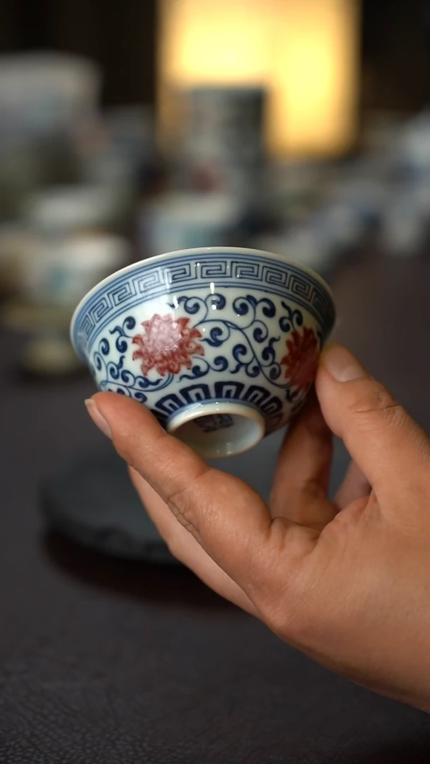 全手绘青花釉里红缠枝莲鸡心杯