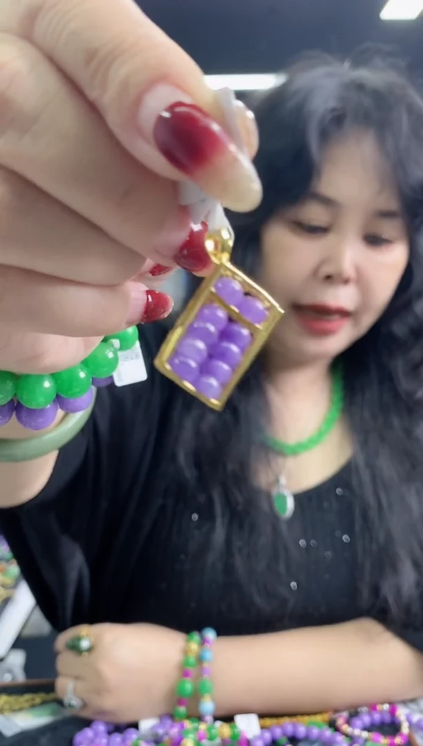 翡翠未镶嵌颈饰多样性发其一颜色微差