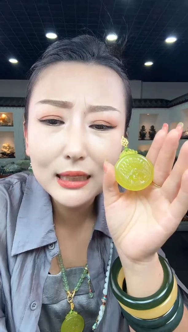 岫玉未镶嵌颈饰朝鲜黄孔雀【万能口】