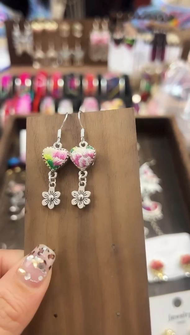 【闪购商品】织绣民族风老绣饰品394