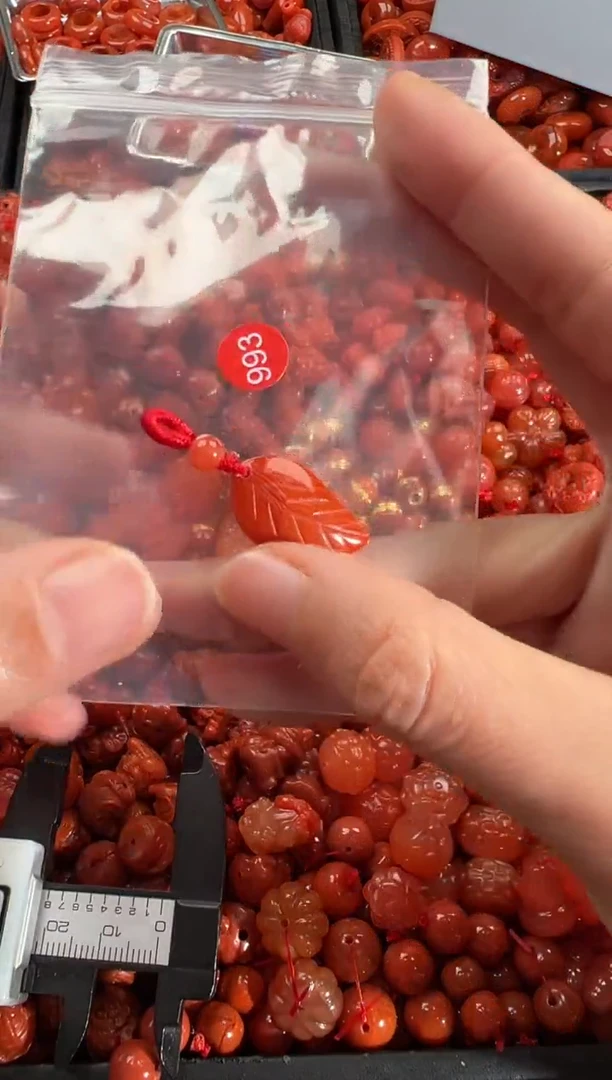 【闪购商品】南红玛瑙颈饰未镶嵌1