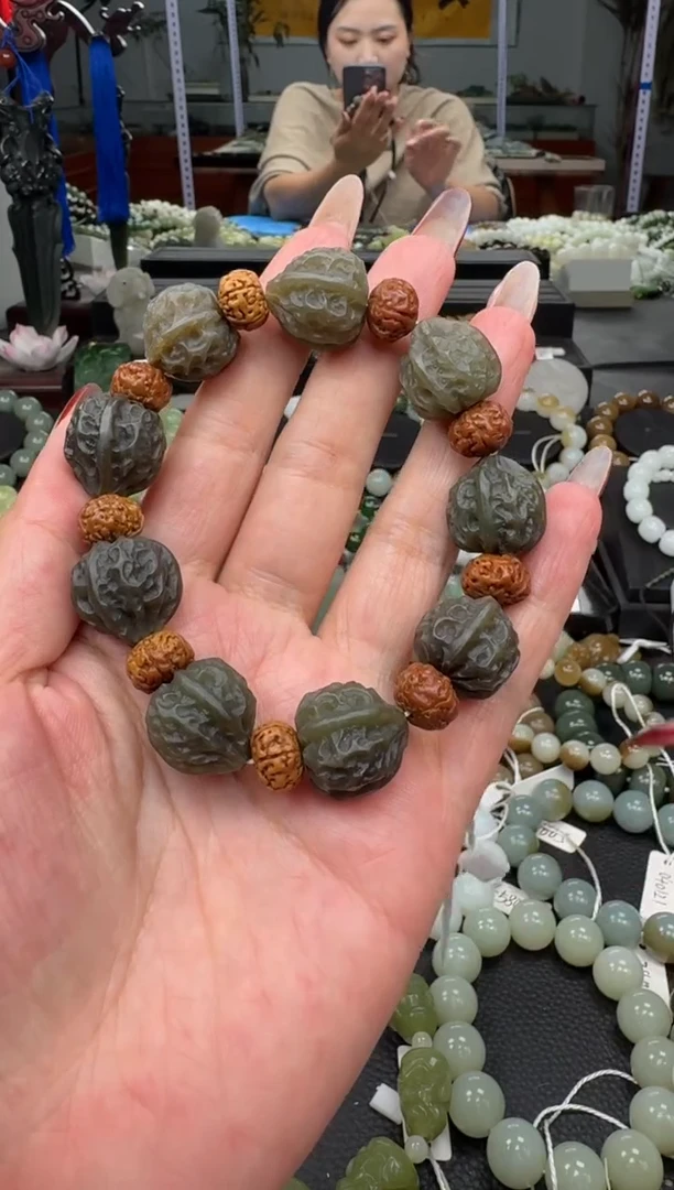 未镶嵌手链和田玉新疆且末红糖核桃手串