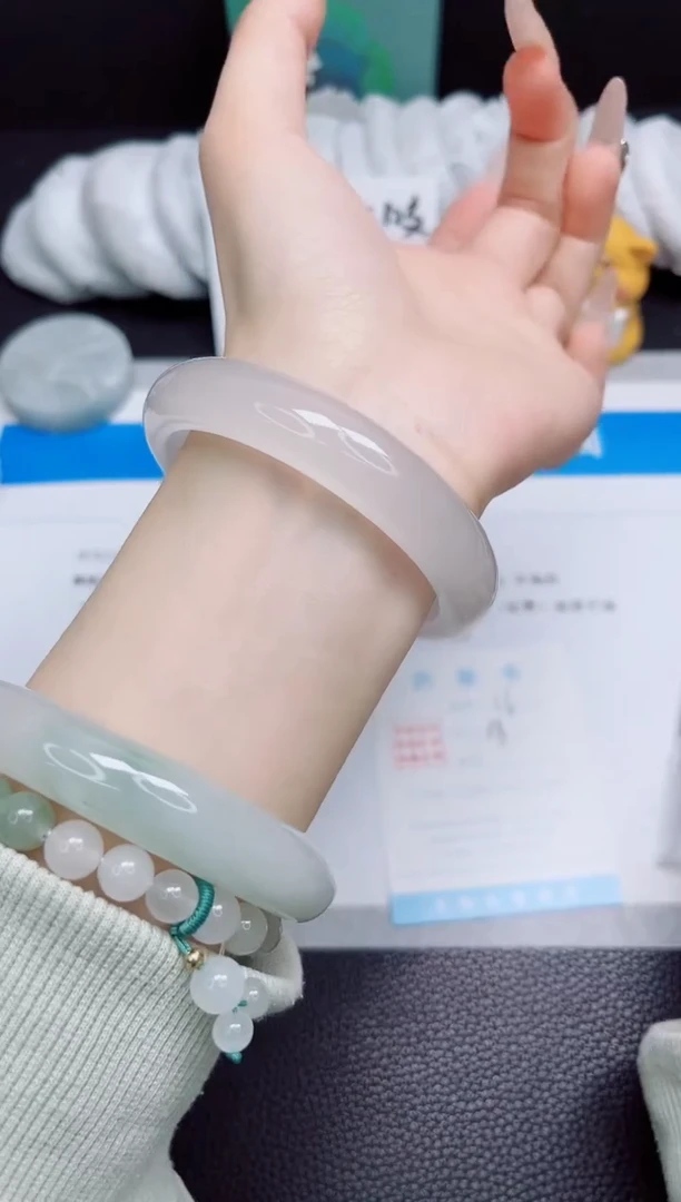 石英质玉手镯未镶嵌16-58