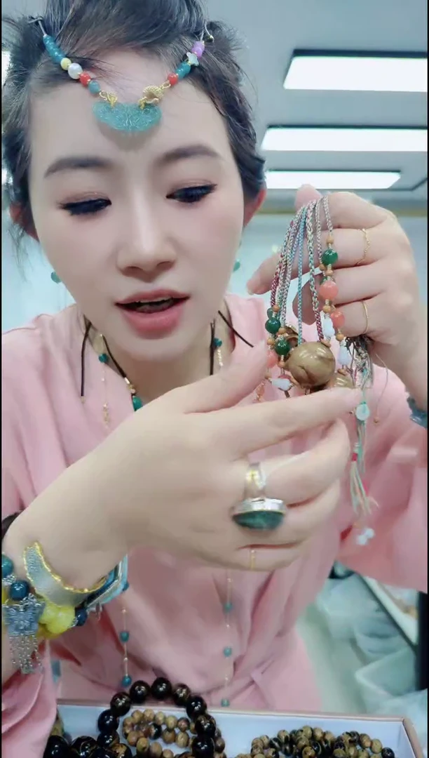 05185小六子大单珠锁骨链