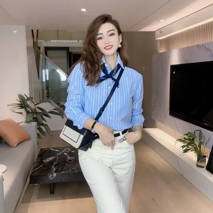春款宽松蓝色条纹衬衫女气质减龄休闲外穿衬衣洋气叠穿内搭外套