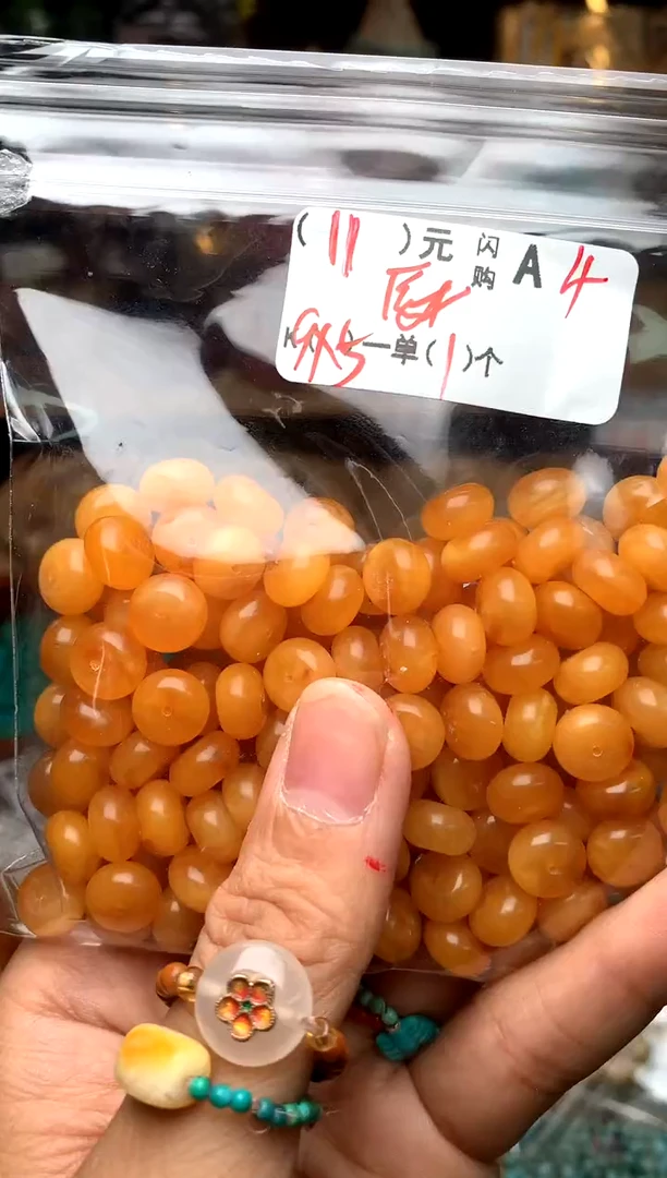 未镶嵌琥珀珠宝奇石A4