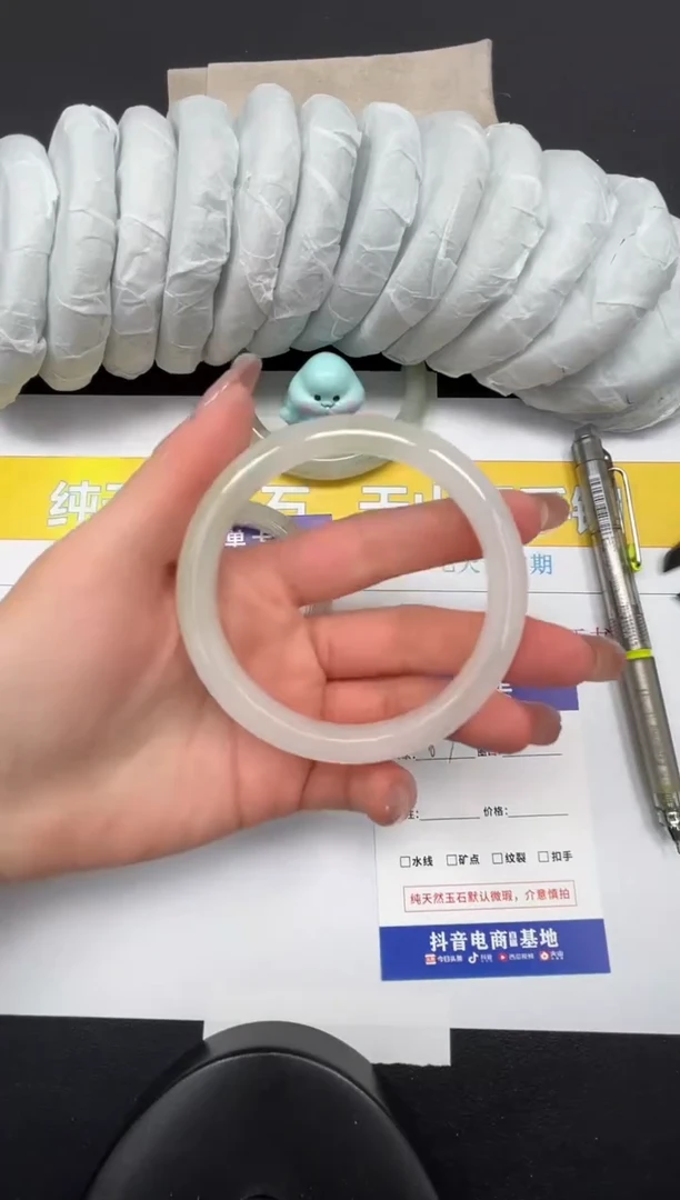 【闪购商品】石英质玉手镯未镶嵌67-62