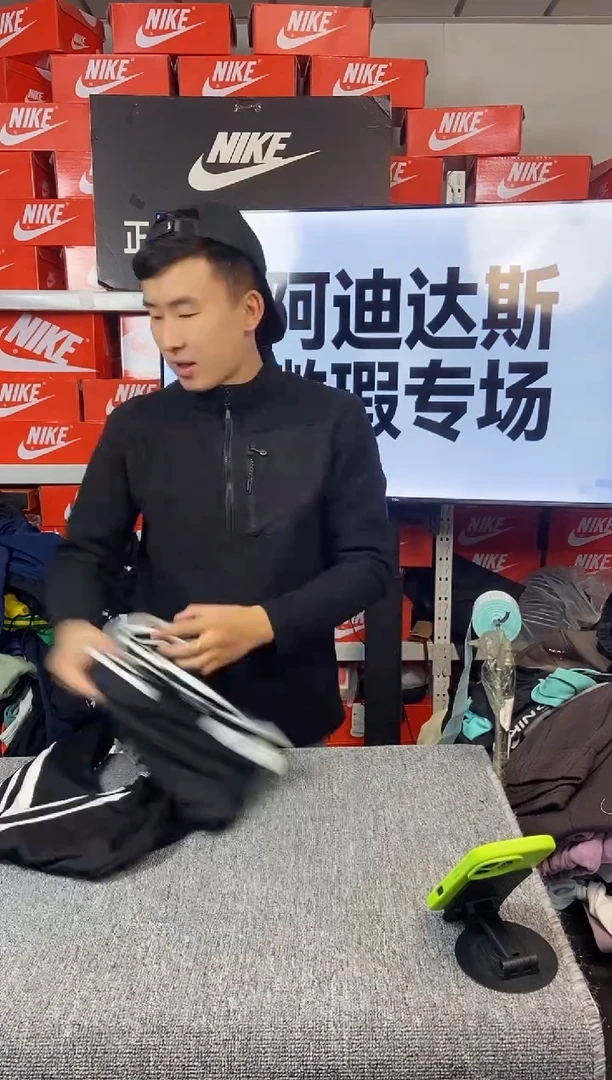 174编码 阿迪达斯 全新无暇 尺码 直播间过款为准