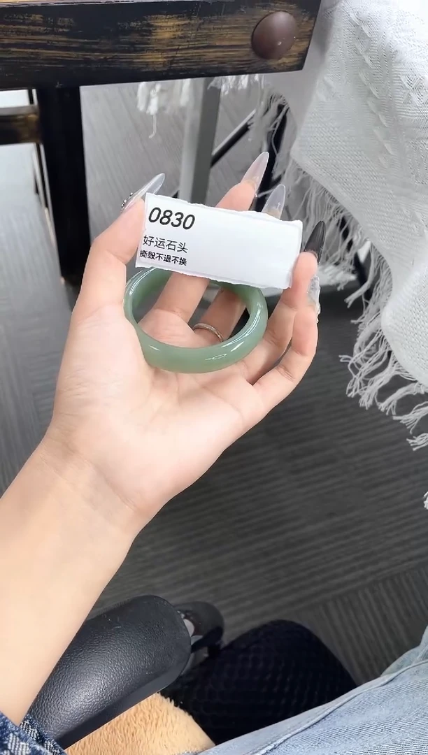 未镶嵌手镯石英质玉0830