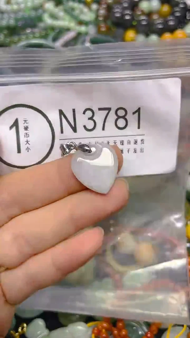 颈饰未镶嵌翡翠/ N /翡翠A货，一件也是批发价