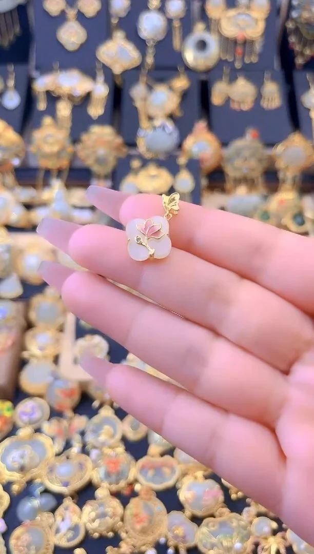 和田玉银S925镀金镶嵌颈饰蝶恋花荷花四叶草吊坠