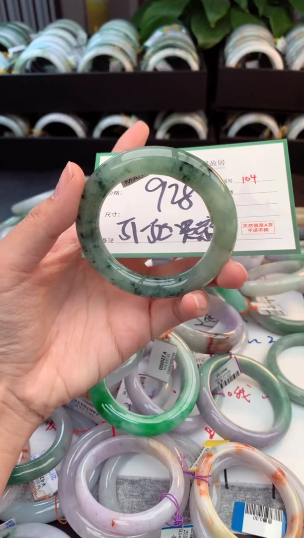 未镶嵌定制翡翠毛货需精细抛光+多人