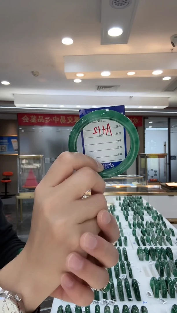 未镶嵌手镯石英质玉（非洲翠）58-59圈口手镯手镯