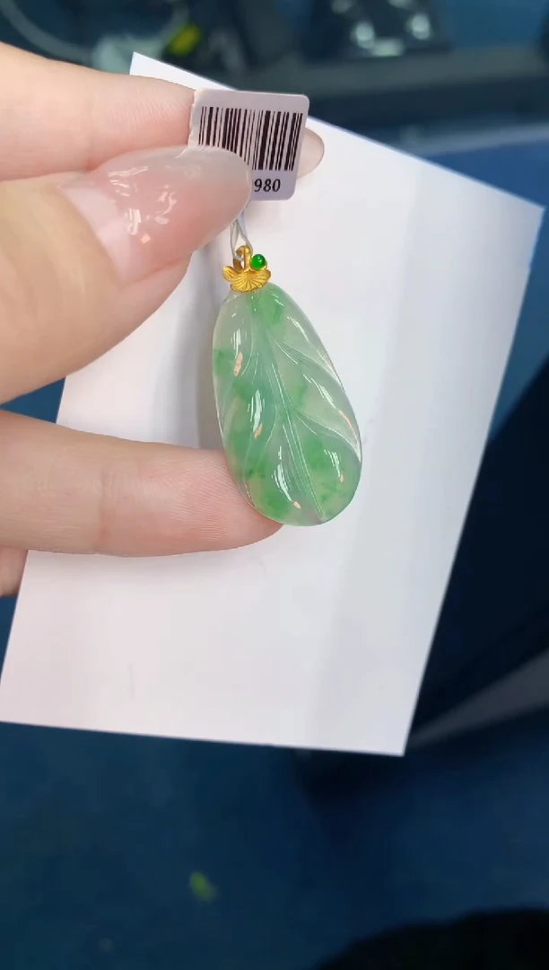 翡翠未镶嵌颈饰1