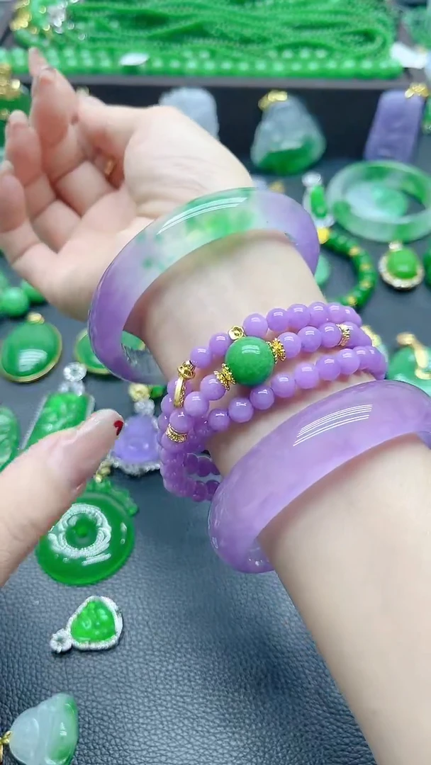 翡翠未镶嵌颈饰春彩手镯