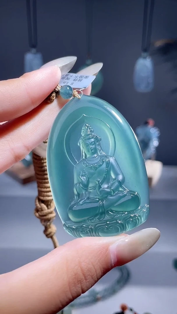 颈饰未镶嵌翡翠观音