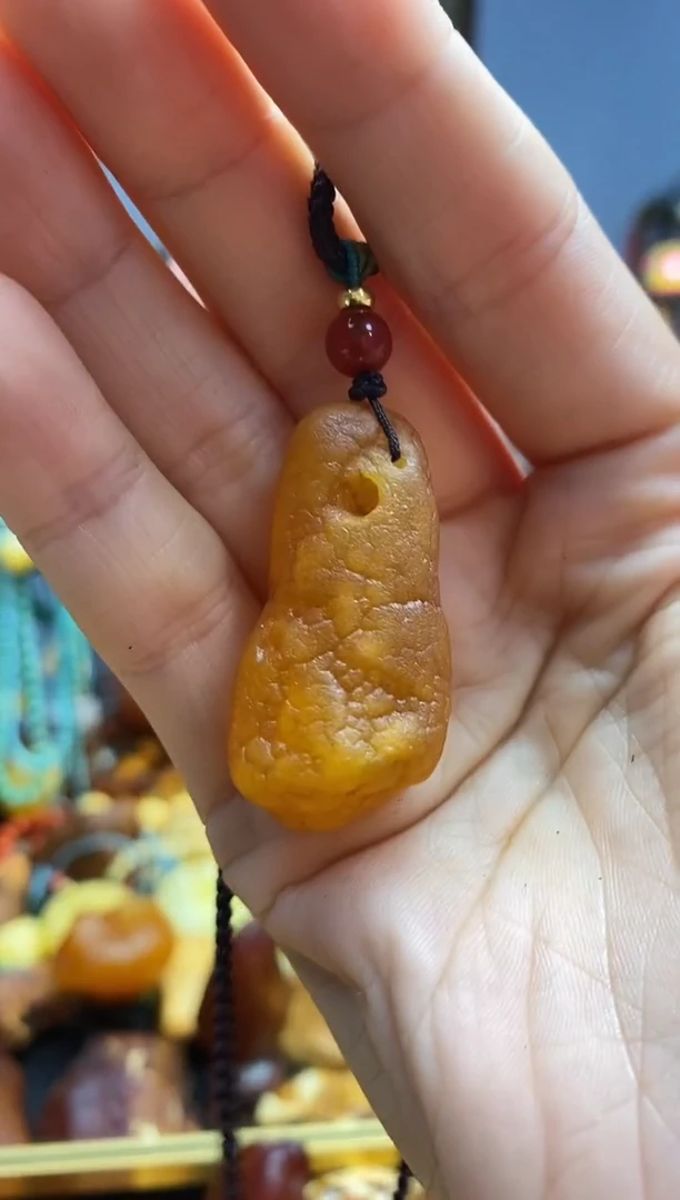 未镶嵌颈饰琥珀吊坠