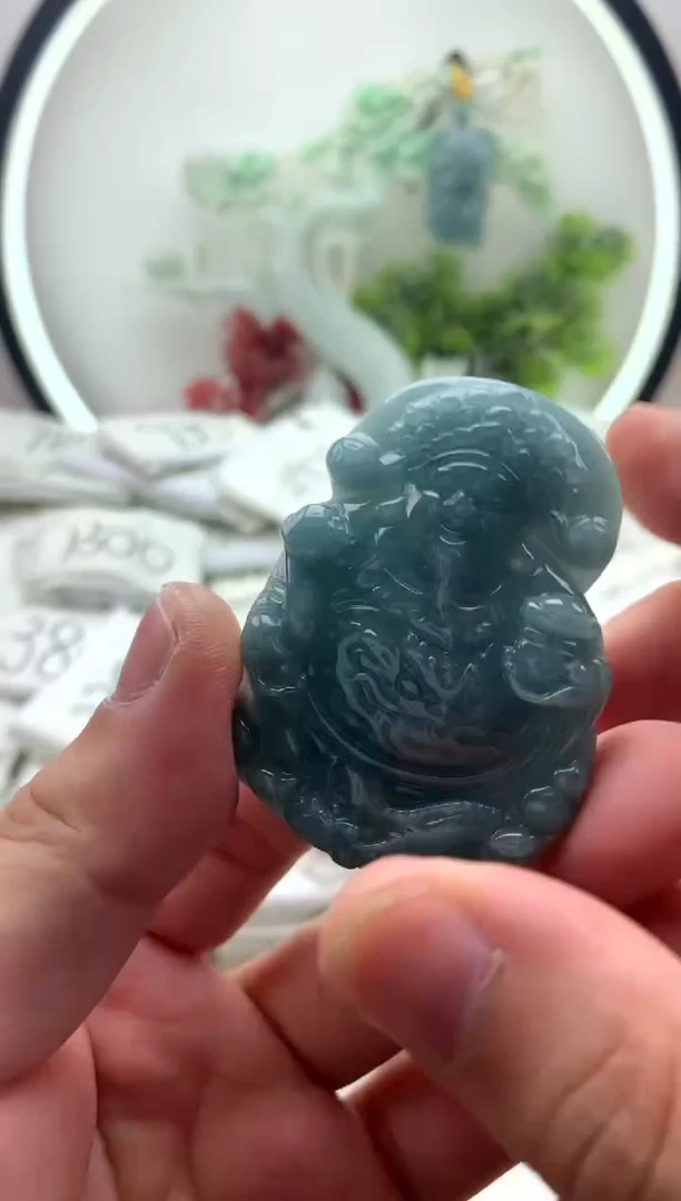翡翠未镶嵌颈饰财神