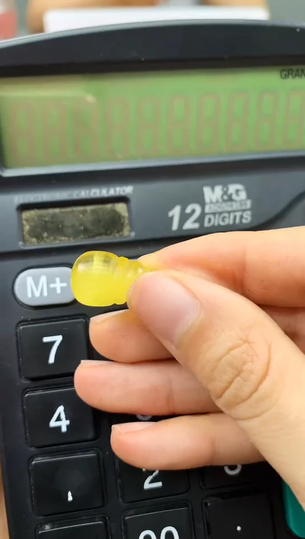 未镶嵌琥珀珠宝奇石99