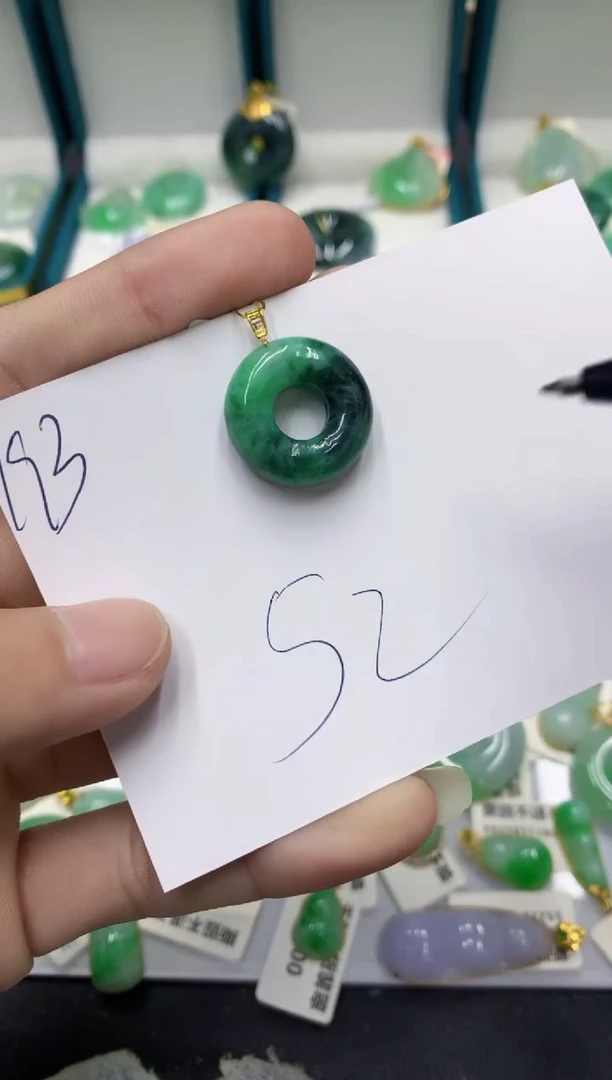 【闪购商品】翡翠颈饰18K金镶嵌翡翠