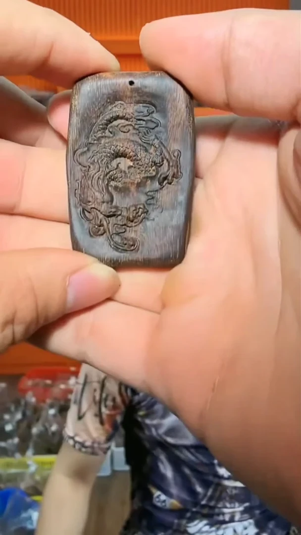 沉香吊坠211号生肖龙+镶嵌多样性发一