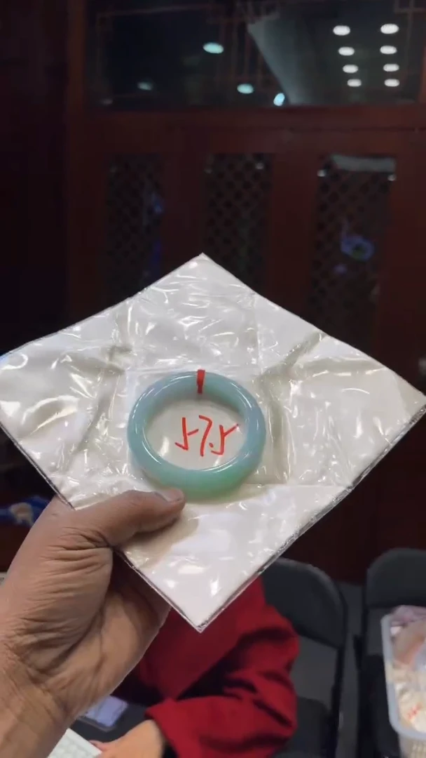 【闪购商品】翡翠手镯未镶嵌手镯