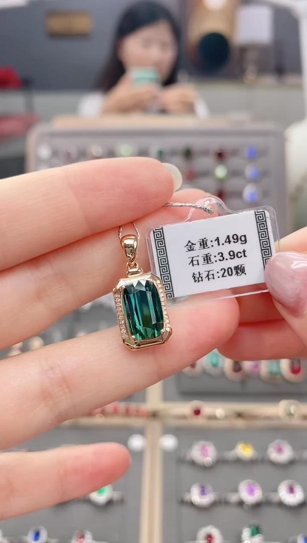颈饰18K金镶嵌碧玺3.9