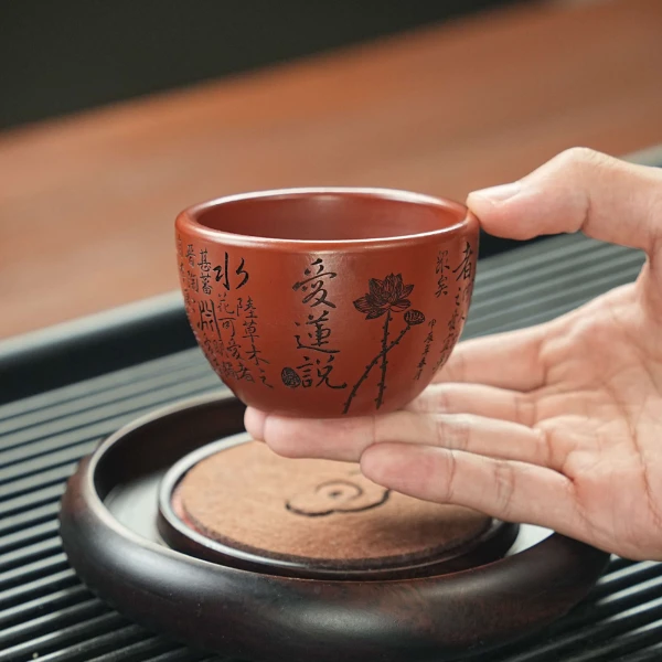 宜兴原矿鸡血大红袍手工刻绘爱莲说紫砂主人杯ZYL