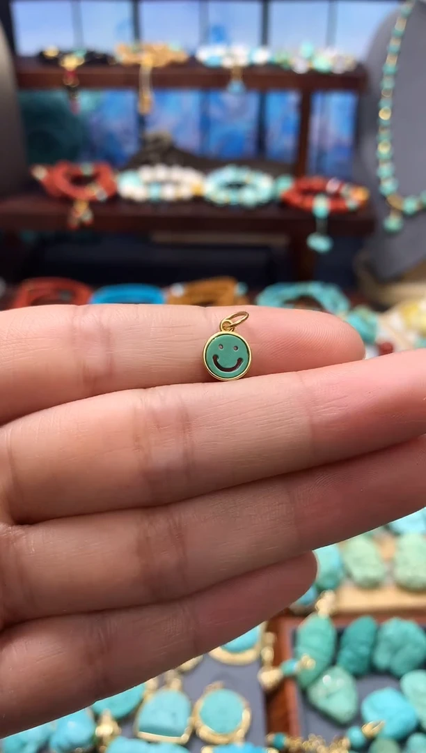 18K金镶嵌绿松石挂件笑脸滴流