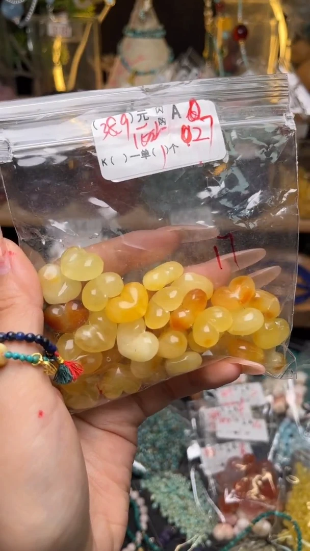 未镶嵌琥珀珠宝奇石A27