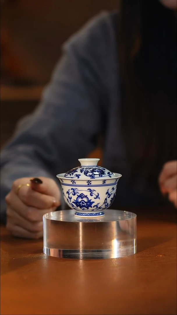 青花缠枝莲迷你小盖碗