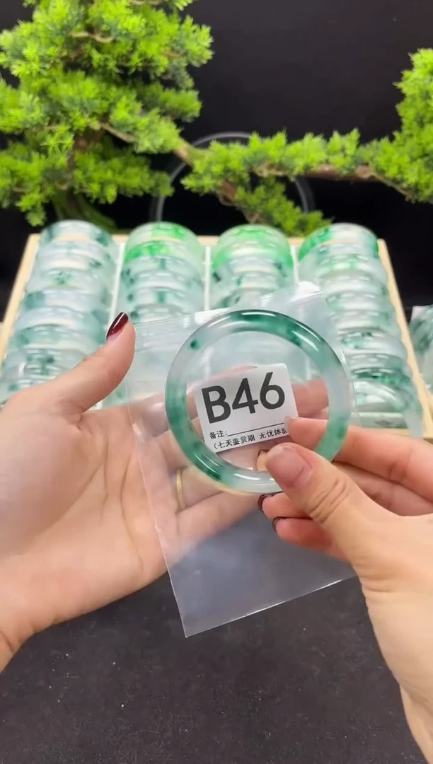 【闪购商品】石英岩玉手镯未镶嵌B46