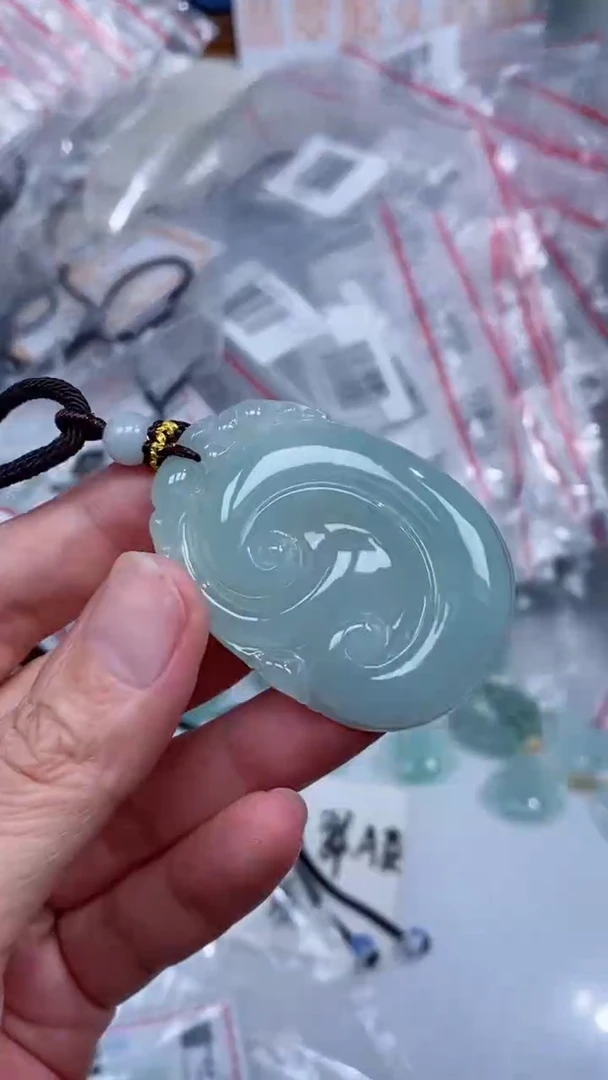 颈饰未镶嵌翡翠吊坠