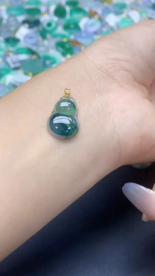 翡翠18K金镶嵌颈饰天然缅甸a货翡翠