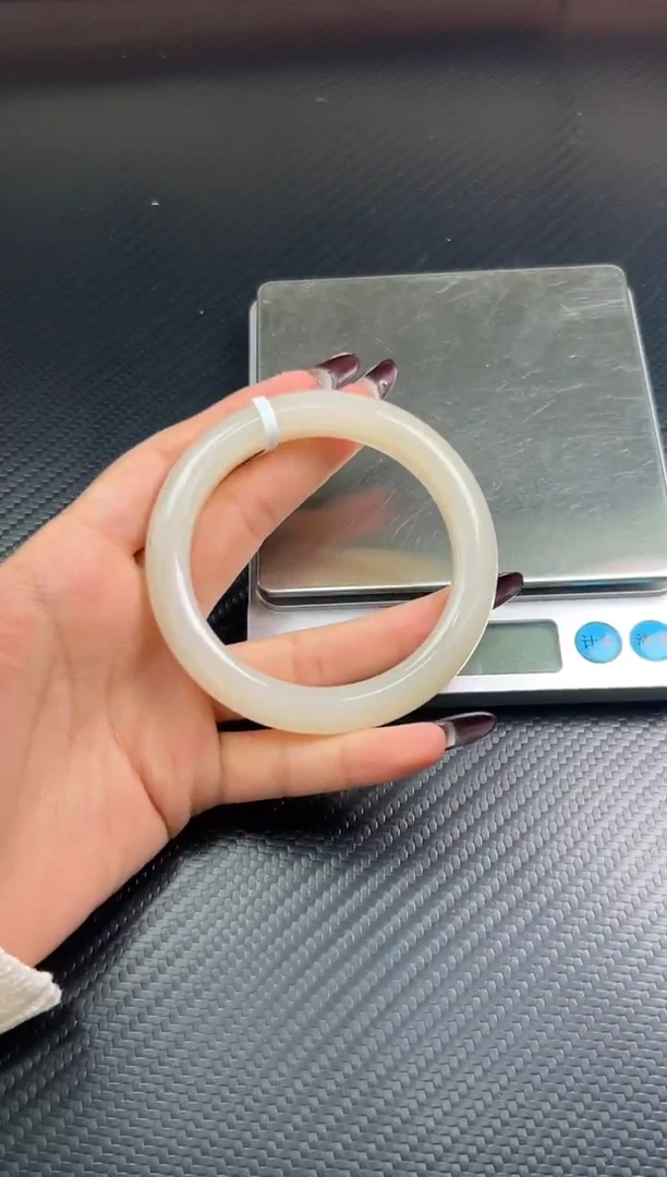 未镶嵌手镯和田玉黑山微色差58+m