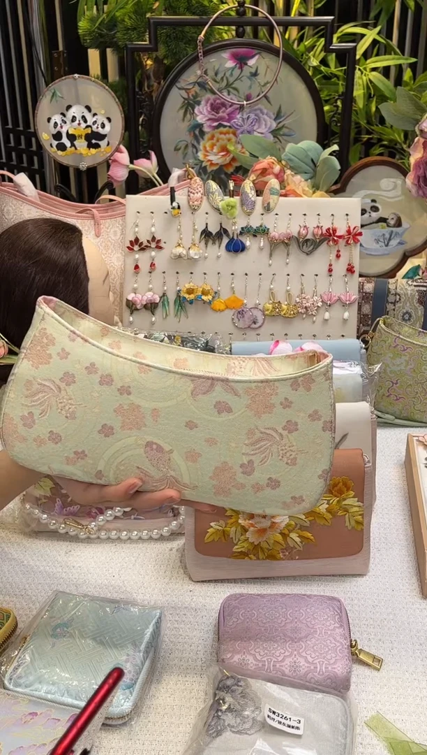 织绣非遗绒花手工饰品