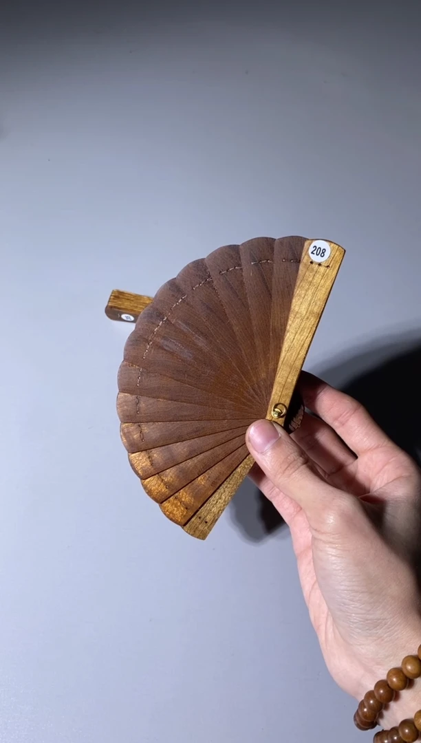 【闪购商品】金丝楠木雕208号10cm金丝楠木小叶桢楠掌中扇