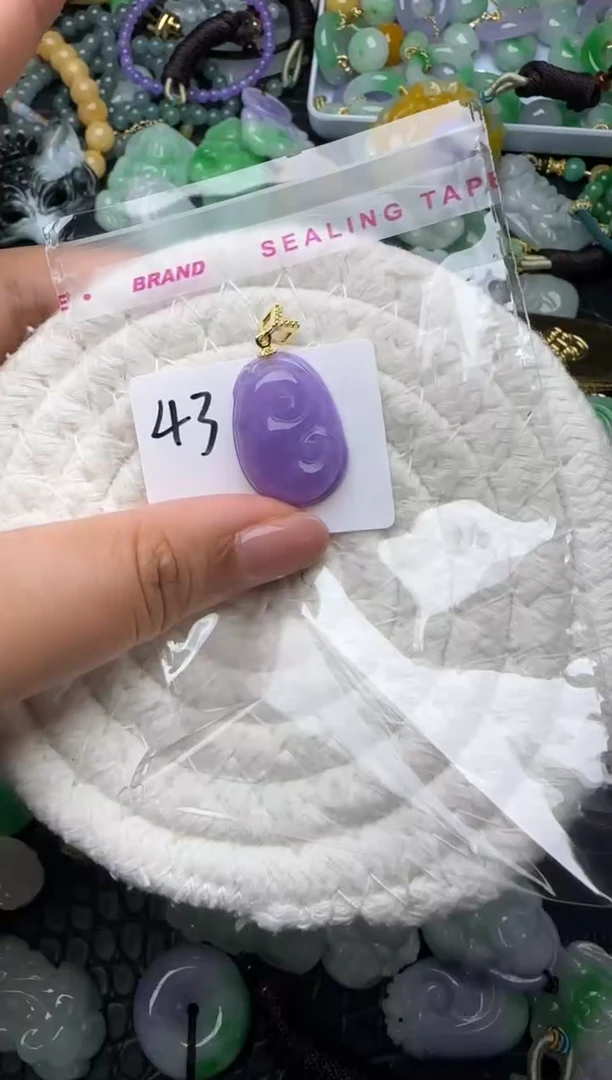 颈饰未镶嵌翡翠缅甸翡翠吊坠