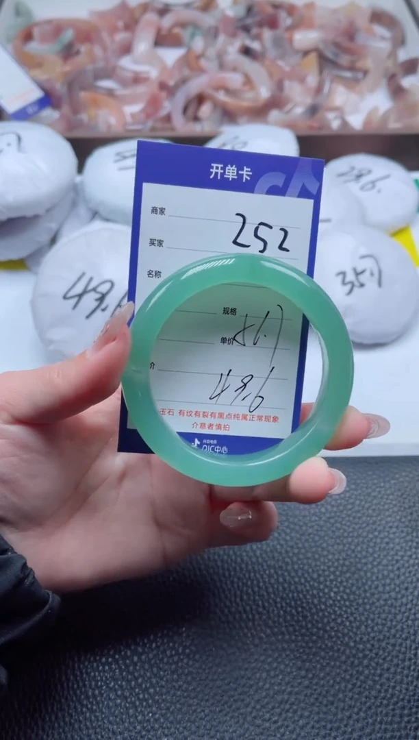 【闪购商品】石英质玉手镯未镶嵌252-56