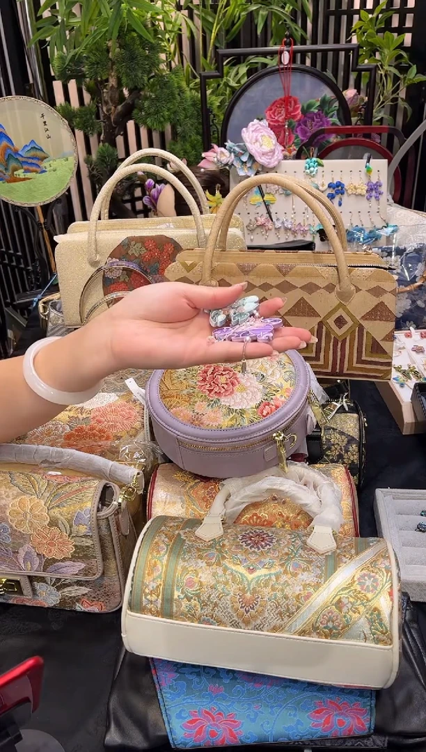 织绣哈*哈非遗苏绣手工饰品