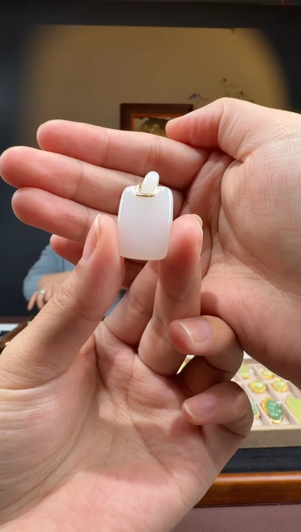 颈饰18K金镶嵌和田玉5-623-11.25多样性拍一发一