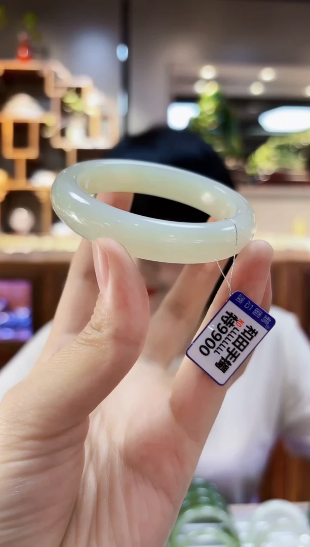 和田玉未镶嵌颈饰53.8手镯