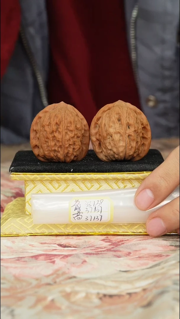 【闪购商品】文玩核桃把件非嫁接将军帽反油