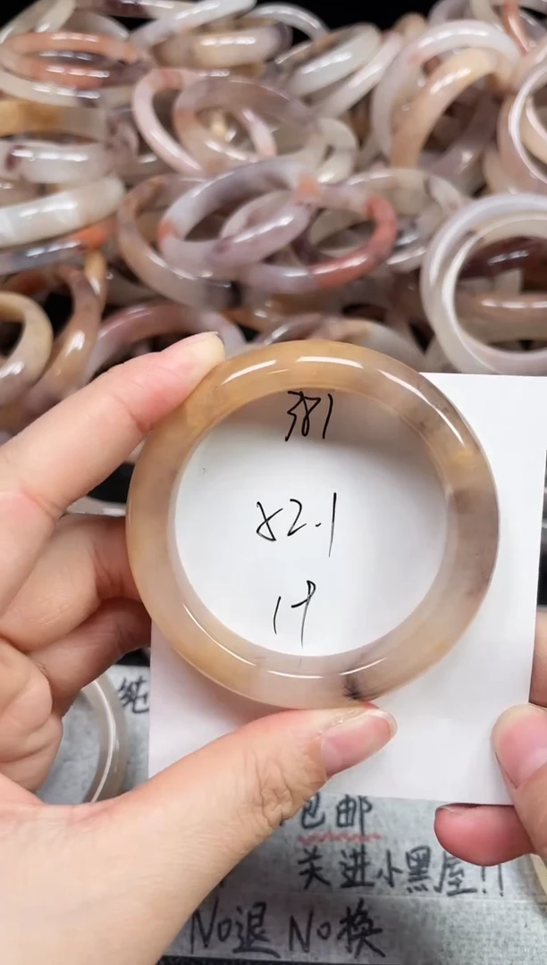 未镶嵌手镯石英质玉381